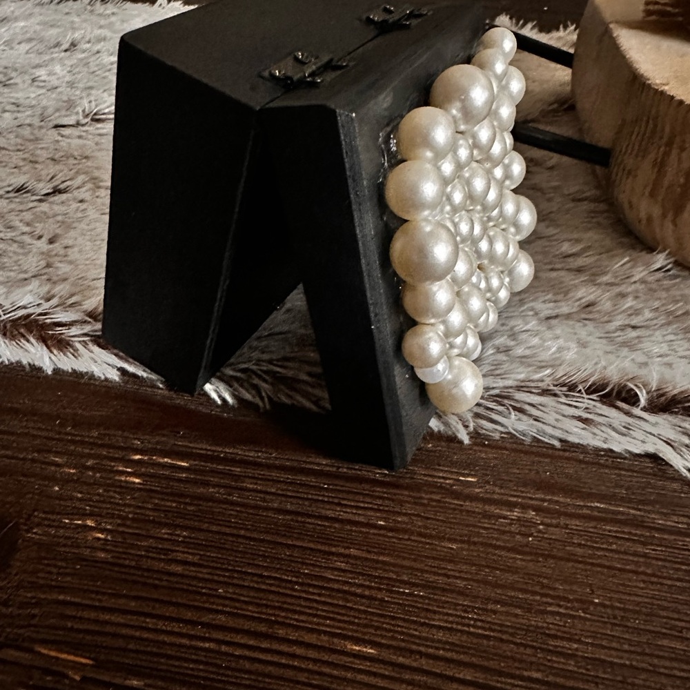 Hand crafted Pearl Cluster black wood trinket box - Picture 11 of 12
